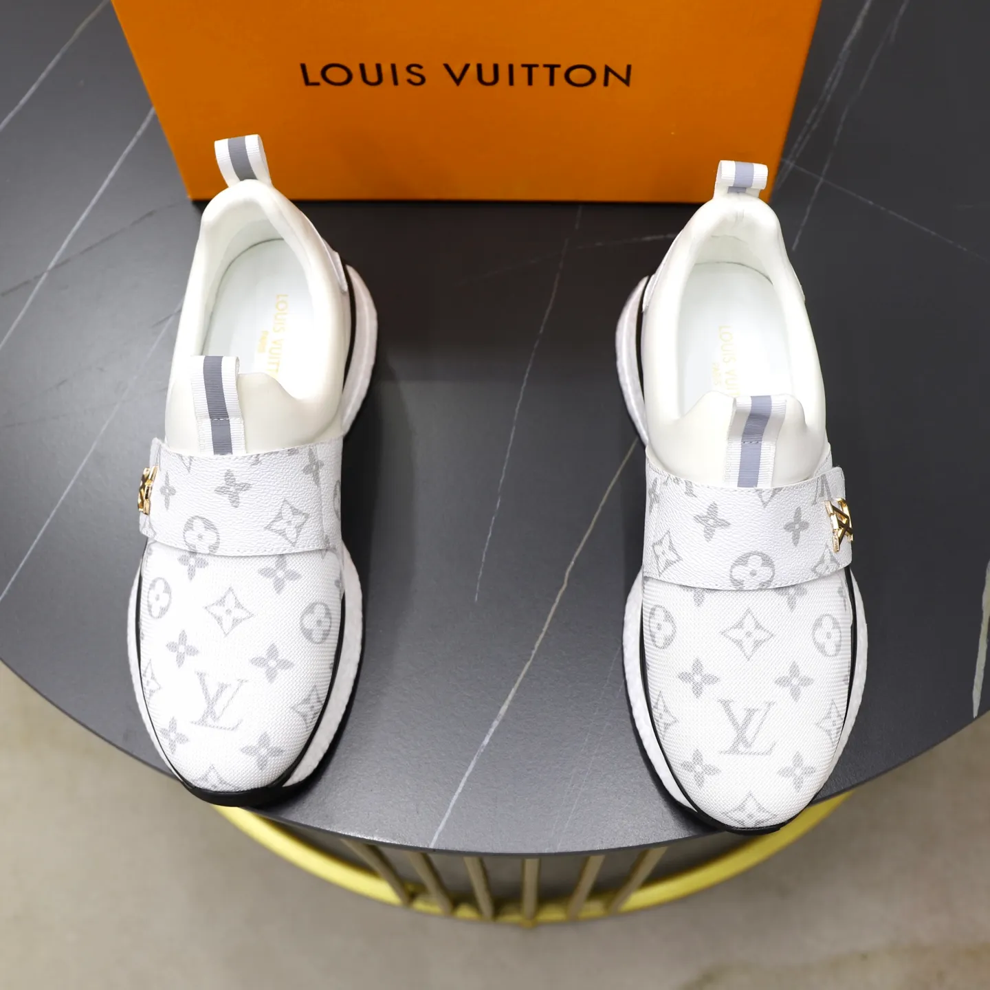 Ex-factory price: 442💰🙅‍♂️🙅‍♂️🙅‍♂️ Brand: GUCCI Standard code: 38-44 (45 customized) Grade: Same as the official website Material: Original leather splicing, comfortable and breathable lining, original wear-resistant outsole Style category: Men's fashionable casual shoes, running shoes, noble luxury brand elements, top luxury Color: actual picture color